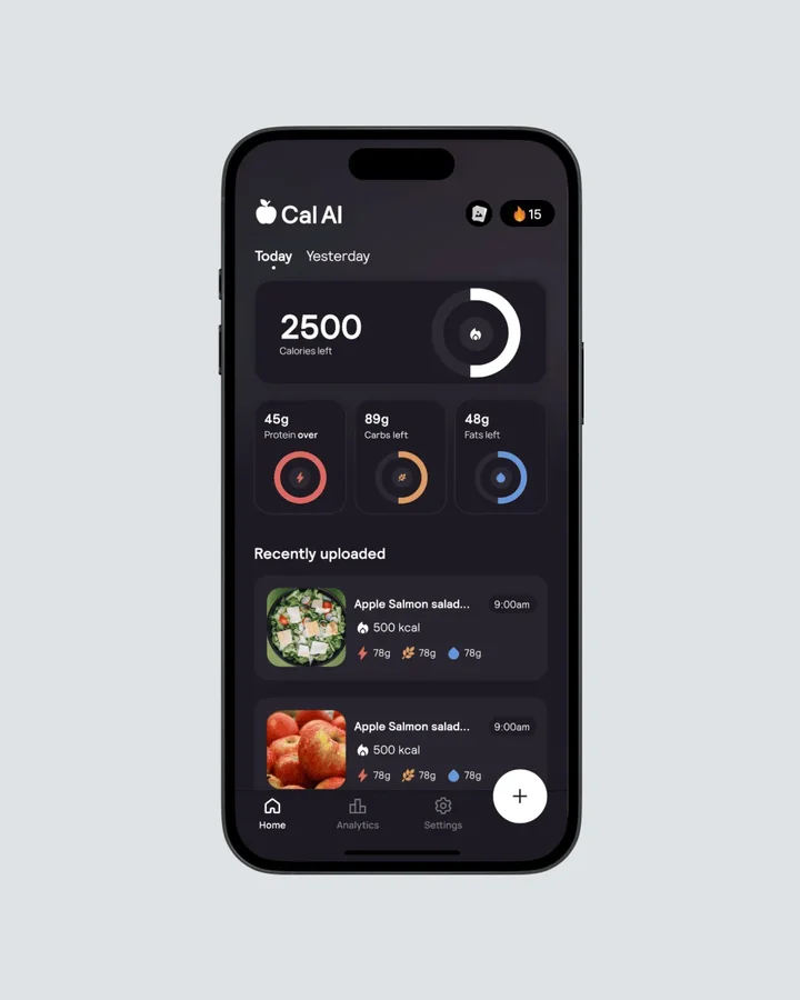 Cal AI app का इंटरफेस, जिसमें तुरंत मील विश्लेषण, तेज स्कैनिंग नतीजे और macro ट्रैकिंग फीचर्स दिख रहे हैं
